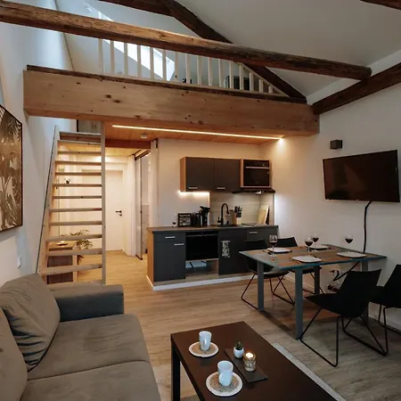 Modern Elegance Lofts - Wohnen Auf Zwei Ebenen Apartmán